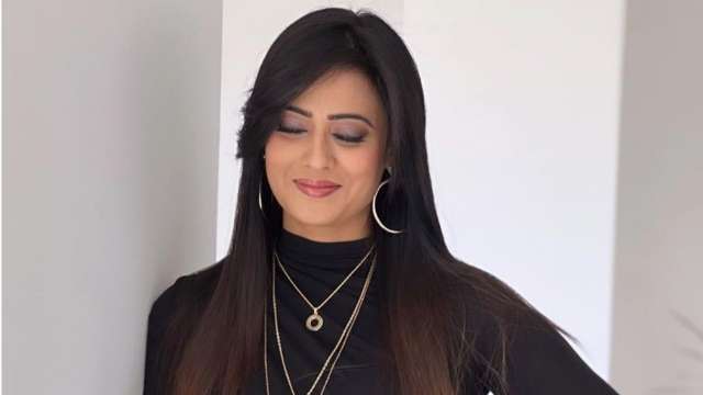 Shweta Tiwari looks gorgeous in black top and slit skirt, netizens call her 'queen of hearts' - Vimarsana News