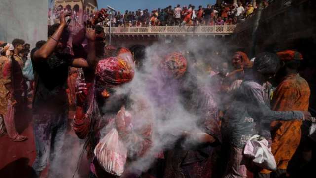 Holi 2022: Why do people wear white colour on festival of colours, know here - Vimarsana News