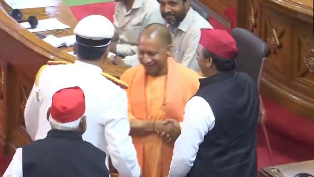 UP CM Yogi Adityanath, Akhilesh Yadav greet each other with a smile in UP Assembly - Vimarsana News