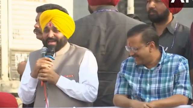 Arvind Kejriwal, Bhagwant Mann Hold Roadshow In Ahmedabad Ahead Of ...