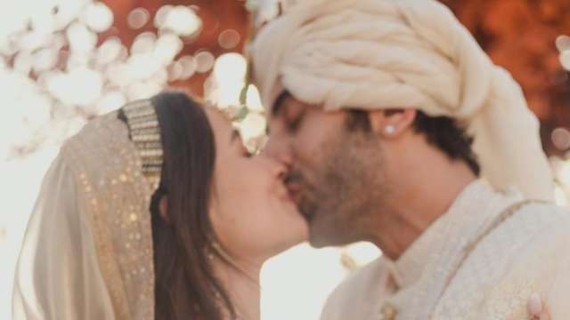 Alia Bhatt Kiss And Xxx - Alia Bhatt-Ranbir Kapoor's captivating wedding photos will melt your heart