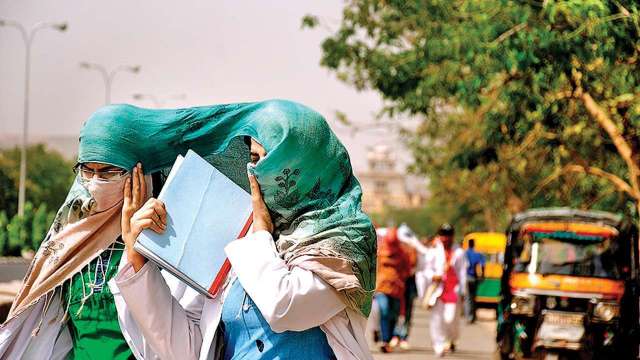 Delhi weather update: Heatwave simmering down with minimum temperature at 21.7 degree Celsius - Vimarsana News