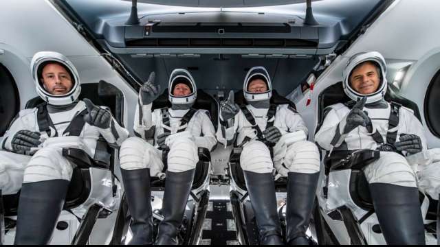SpaceX-1의 우주비행사들의 특별 임무는 오늘 우주 정거장을 떠납니다.