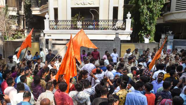 Hanuman Chalisa Row: 13 Shiv Sena workers arrested for 'threatening' MP-MLA couple - Vimarsana News