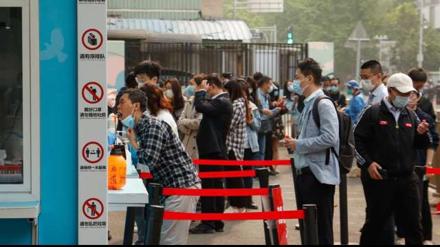 Beijing shoppers clear store shelves as mass testing begins after Covid surge - Vimarsana News