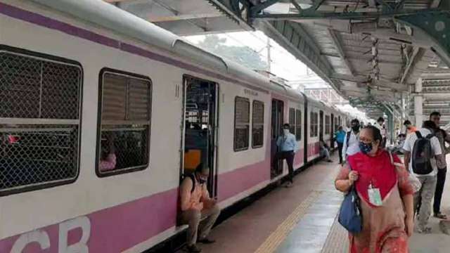 Air-conditioned Mumbai local trains' fares to be reduced by 50%, says Union minister Raosaheb Danve - Vimarsana News