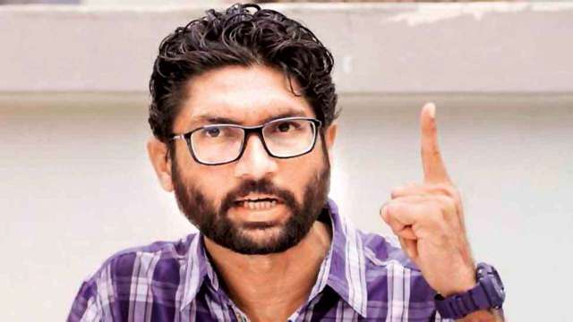 Gujarat MLA Jignesh Mevani does Allu Arjun's 'jhukega nahi' move from 'Pushpa' after getting bail - Vimarsana News