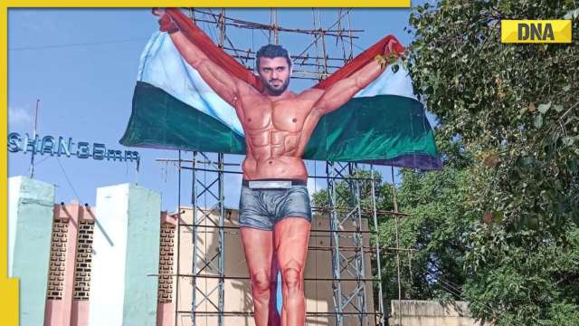 Liger: Hyderabad cinema installs Vijay Deverakonda's 75 feet tall cut-out ahead of trailer release - Vimarsana News
