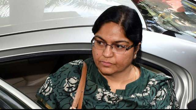 Meet Ayushi Singhal, jailed IAS officer Puja Singhal's daughter who scored 98% despite trying circumstances - Vimarsana News