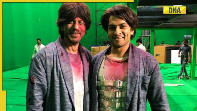 Brahmastra: Shah Rukh Khan's unseen BTS photo with his stunt double Hasit Savani goes viral - Vimarsana News