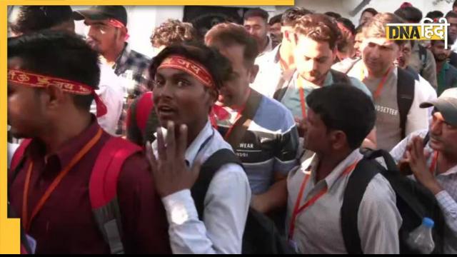 devotees offer prayers at Maa Vaishno Devi Temple