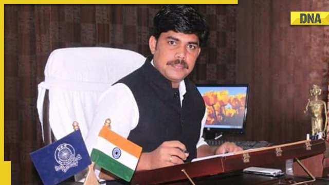 Meet IAS Ramesh Gholap, the specially-abled bangle seller who beat the odds to crack UPSC - Vimarsana News