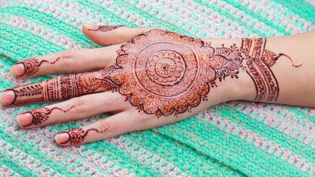 Mehndi designs eid 2023: latest, easy, simple mehndi designs for Eid ul  Fitr 2023 images, photos, pics for hand and legs - Mehndi Designs  Eid-ul-Fitr 2023: EID पर गोरे गोरे हाथों में