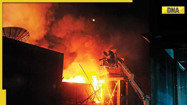 Fire breaks out in warehouse Mumbai's Girgaon, 11 calls about fire received due to crackers in one day - Vimarsana News