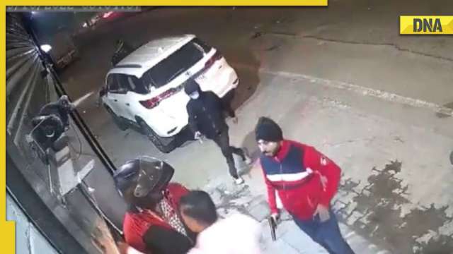 Caught on camera: Man robbed of his SUV at gunpoint in Delhi Cantt, case registered - Vimarsana News
