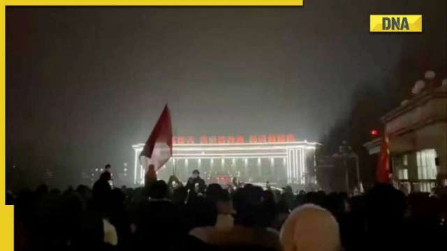 China: Angry protestors challenge Xi Jinping's leadership after zero-Covid norms lead to deadly fire in Xinjiang - Vimarsana News