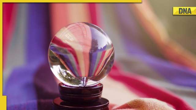 Numerology Prediction December 1: Expert reveals your lucky colour for Thursday - Vimarsana News
