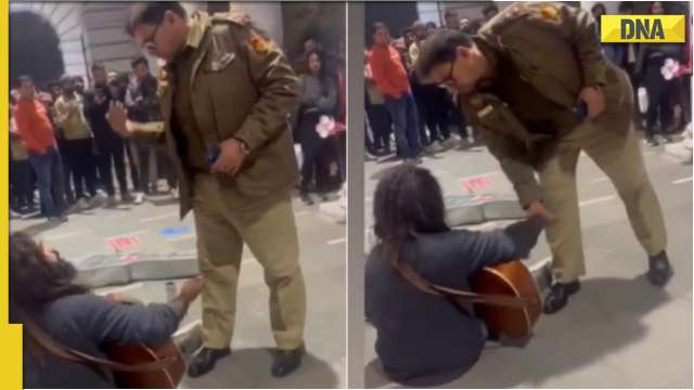 Viral Video Cop Stops Busker From Performing At Delhis Cp Netizens Are Angry Trendradars India 3408