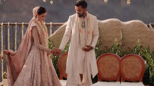 KL Rahul-Athiya Shetty wedding: केएल राहुल और अथिया शेट्टी के फेरे के दौरान भावुक हो गए थे सुनील शेट्टी, देखें तस्वीरें