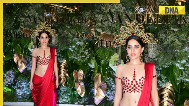 Urfi Javed wears low-waist saree with crown at Abu Jani-Sandeep Khosla event, netizens call her 'besharamo ki rajkumari' - Vimarsana News