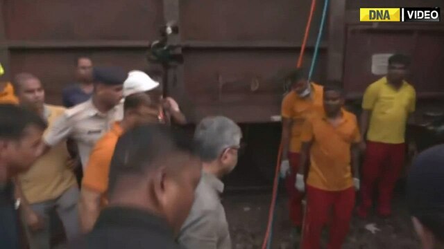 Odisha Train Accident: Ashwini Vaishnaw inspects Odisha trai...