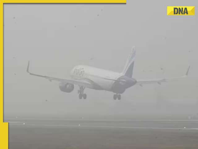 dnaindia.com - Apurwa Amit - Delhi-NCR chokes under dense fog, AQI hits 'severe' mark; Over 200 flights delayed, 6 cancelled, airlines issue advisories