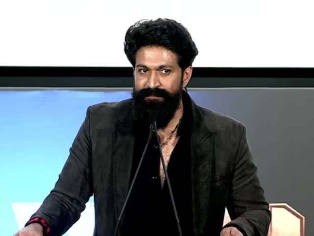 dnaindia.com - Simran Singh - Yash ADMITS actors are 'insecure, selfish, uncomfortable' in ensemble film, thanks Kiara, Nayanthara, Huma, Rukmini for making Toxic 'Indian project