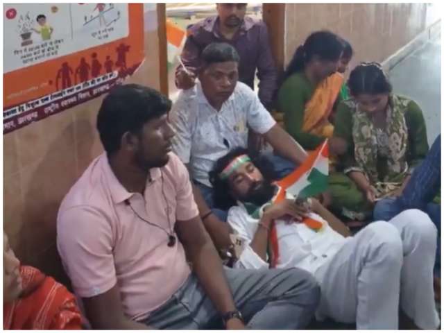 dnaindia.com - Aseem Sharma - Devendra Mahto's health worsens after 15-day hunger strike, sodium drops to 124: Check medical update