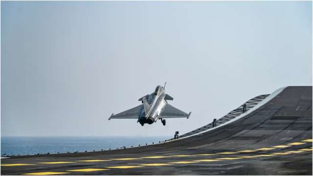 Rafale M Lands on INS Vikrant for First Time