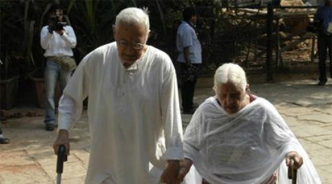 भारतीय पुरुषों के मुकाबले औसतन 4 साल ज्यादा जीती हैं स्त्रियां भारत में पुरुष के मुकाबले महिलाएं ज्यादा जीती हैं
