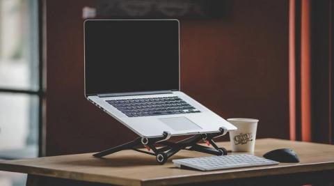 Laptop Stand सबके लिए काम का गिफ्ट