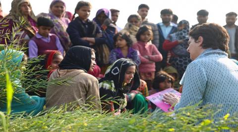 लड़कियों से लिया फोन नंबर, कहा-फिर आऊंगी