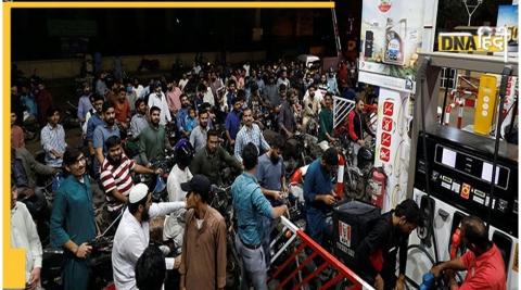 long Que at Petrol Pump in Sri Lanka