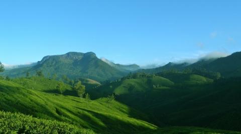 पहाड़ और समुद्र के गठजोड़ है Munnar स्थल