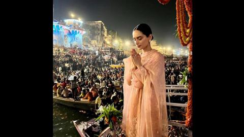 वाराणसी पहुंचे अक्षय कुमार और मानुषी