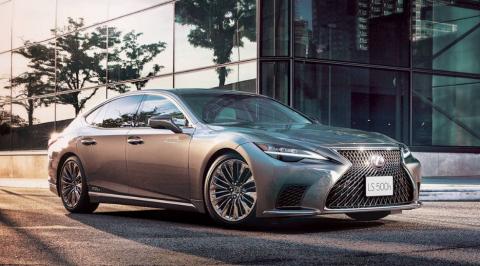 Lexus LS भी खड़ी है सलमान के गराज में 