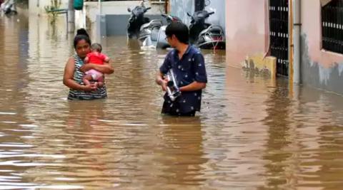 चारों ओर भारी तबाही 