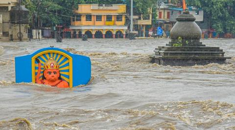 डूब गए मंदिर