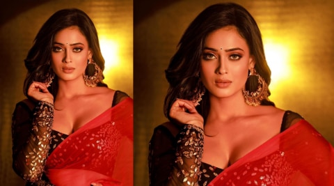 Shweta Tiwari has done a photoshoot in a red saree