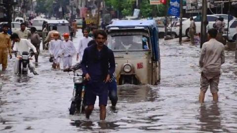 बाढ़ से तबाह हो गया है पाकिस्तान का दक्षिणी हिस्सा