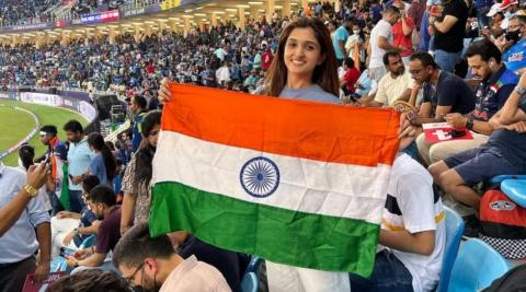 Anupama actress also enjoying Ind vs Pak Match