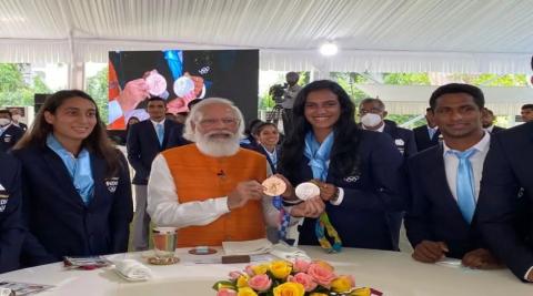 PM Modi With Olympic Medal WInners