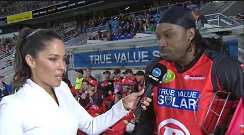 Chris Gayle Flirts With Host Girl