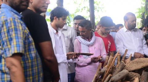 Raju Srivastava Son Pays Last Respects