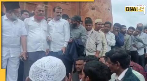 Karnataka mob madrassa breaking lock accuse worshiping 4 arrested