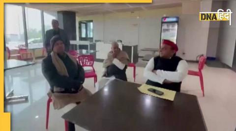 पुलिस हेडक्वार्टर पहुंचे अखिलेश यादव