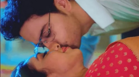 Anupama-Anuj Intimate Scene