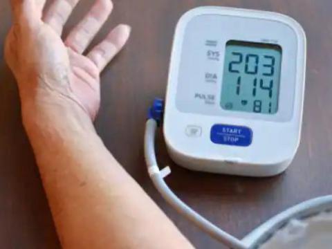 High Blood Pressure Alert: हाई ब्लड प्रेशर का हैं आपकी डाइनिंग टेबल पर रखीं ये 4 चीजें