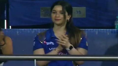 Sara Tendulkar Supports Mumbai Indians