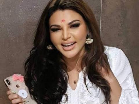 Rakhi Sawant Showed Her Stitches